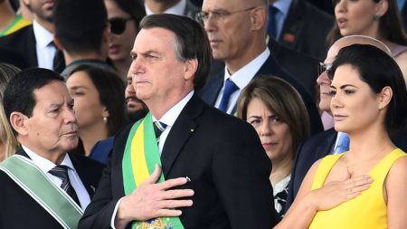 MP e relator defendem improcedência de ações que tentam cassar Bolsonaro, no TSE