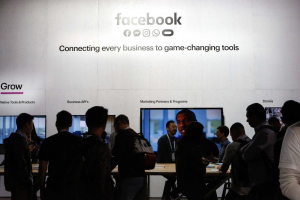 Pessoas assistem à Conferência Facebook F8 no Centro de Convenções McEnery em San Jose, Califórnia, em 30 de abril de 2019 (Amy Osborne / AFP / Getty Images)