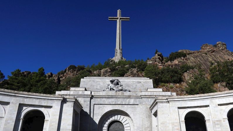 Vista del Valle de los Caídos, situado en el municipio madrileño de San Lorenzo de El Escorial, donde se encuentran enterrados los restos de Francisco Franco a la espera de la exhumación ordenada por el Tribunal Supremo el 24 de septiembre de 2019. EFE/ Ángel Díaz
