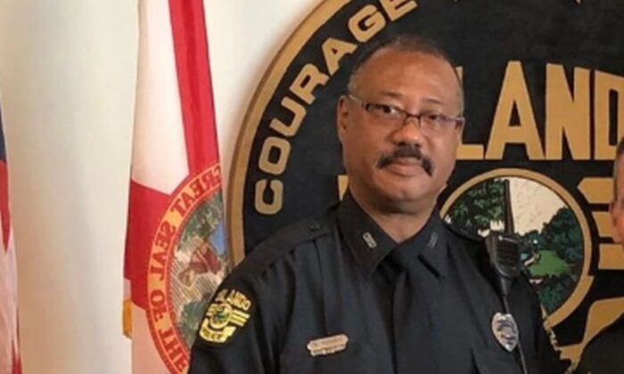 Dennis Turner fue despedido por el Departamento de Policía de Orlando (Departamento de Policía de Orlando, a través de Twitter)