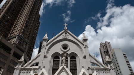 Regime chinês exige que igrejas retirem referências aos Dez Mandamentos