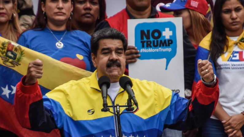 Nicolas Maduro, presidente da Venezuela, fez gestos durante um discurso em 10 de agosto de 2019 em Caracas, Venezuela (Foto de Carolina Cabral/Getty Images)