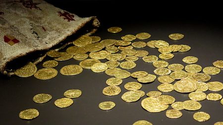 “Pagar una comida con 1.000 monedas de oro”: el precio que pagó un hombre por su deuda con una mujer
