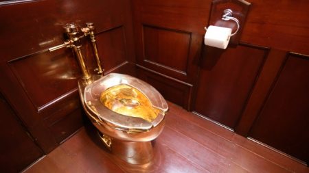 Vaso sanitário de ouro é roubado do palácio britânico onde nasceu Churchill