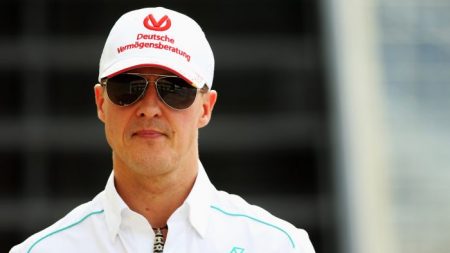 Michael Schumacher está «consciente» após tratamento em Paris, conforme relatório francês