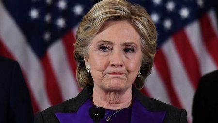 Departamento de Estado termina revisión de los email de Clinton, citan a 38 personas por violaciones