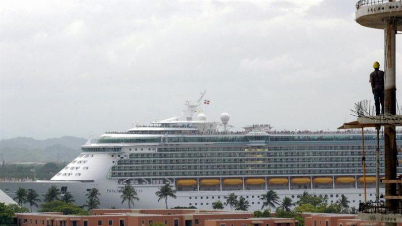 Aspecto de la llegada del crucero 'Freedom of the Seas', de la compañía Royal Caribbean, al puerto de San Juan (Puerto Rico), el 8 de mayo de 2007. EFE/Thais Llorca/Archivo
