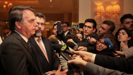 Presidente Jair Bolsonaro chega a Brasília após visita a cinco países