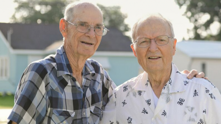 Dos primos que se creían muertos en el holocausto nazi se reencuentran después de 75 años