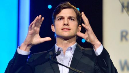 Ashton Kutcher ha estado ocupado luchando contra el tráfico sexual de personas, ayudando a salvar vidas