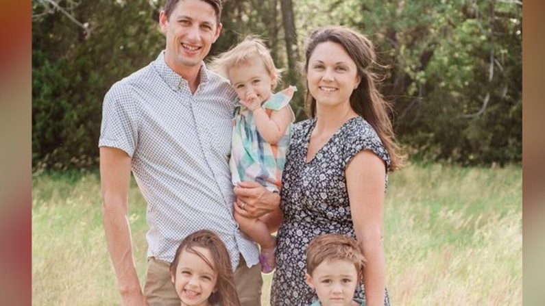 Thomas Stanley con su esposa e hijos en una foto publicada en GoFundMe. (Lauren Davis/GoFundMe)