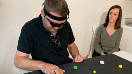 Novo dispositivo médico permite que pessoas cegas voltem a ver