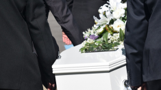 «¡Déjenme salir!»: la voz de un hombre muerto se escucha desde su ataúd durante el funeral