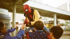 Empleado brasilero se disfraza de hombre araña en su último día de trabajo, y el video se vuelve viral