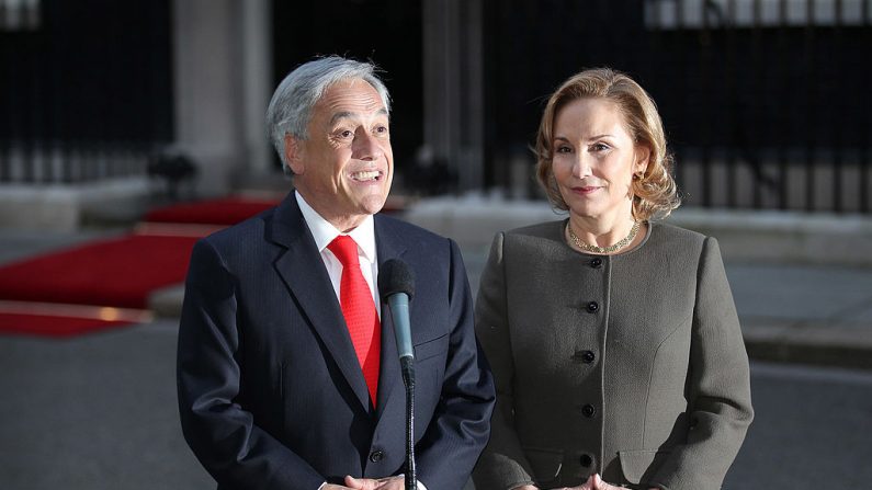 El presidente de Chile, Sebastián Piñera, con su esposa Cecilia Morel el 18 de octubre de 2010 en Londres, Inglaterra. (Peter Macdiarmid/Getty Images).
