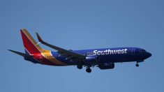 Dos pilotos de Southwest Airlines tenían una cámara dentro del baño del avión, alega demanda