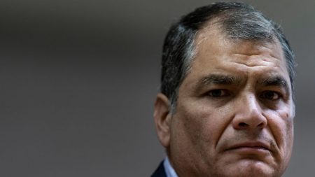 Rafael Correa propone adelantar elecciones en Ecuador con él como candidato