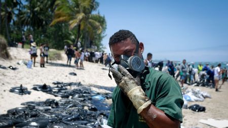 Sobre manchas de petróleo no mar, Bolsonaro avisa que «o pior está por vir»