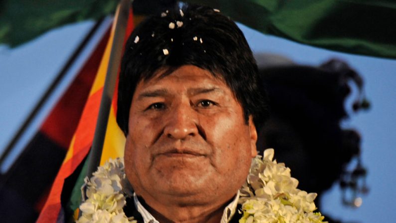 El expresidente boliviano, Evo Morales, participa en la celebración de su partido en El Alto, el 28 de octubre de 2019. (JORGE BERNAL / AFP a través de Getty Images)