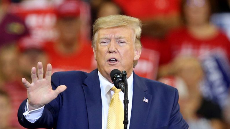 El presidente de Estados Unidos, Donald Trump, durante un mitin de campaña en el Sudduth Coliseum el 11 de octubre de 2019 en Lake Charles, Louisiana. (Matt Sullivan/Getty Images)
