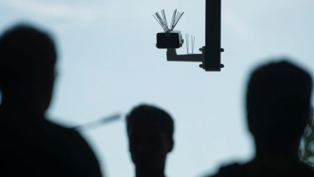 ¡No mires arriba! Cámaras de tráfico “orwellianas” con IA plantean preocupaciones de privacidad