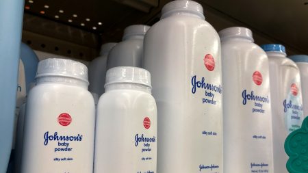 Johnson & Johnson retira su talco para bebé por presencia de asbesto