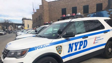 NYC colapsará si NYPD continúa aplicando el distanciamiento social, advierte el sindicato policial.