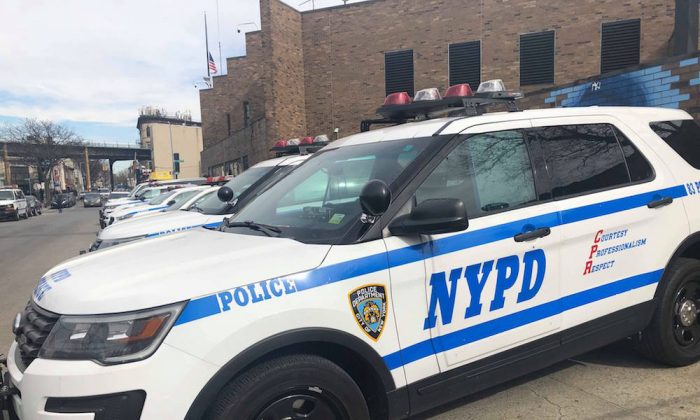 Vehículo de la policía de Nueva York en Brooklyn, Nueva York, el 17 de febrero de 2019. (Mimi Nguyen Ly/NTD News)