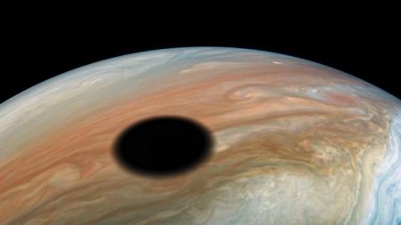 [FOTO] Descubren una mancha negra en Júpiter de 3500 kilómetros de ancho