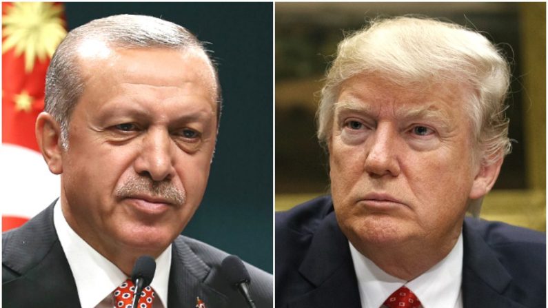 El presidente turco, Recep Tayyip Erdogan, en Ankara, Turquía, el 24 de julio de 2016. El presidente estadounidense Donald Trump en la sala Roosevelt de la Casa Blanca en Washington el 7 de febrero de 2017. (Yasin Bulbul/AFP/Getty Images)
