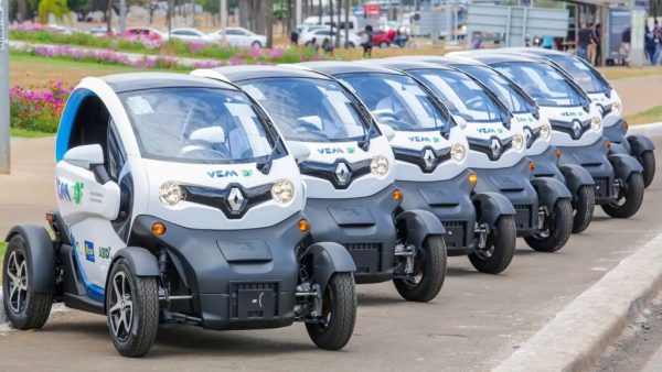 Os pequeno Renault Twizy serão utilizados por servidores do GDF (Renault/Divulgação)