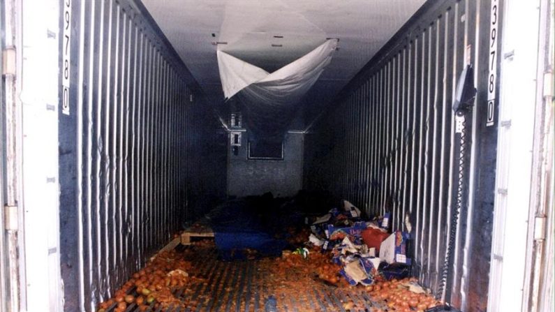 Foto de um folheto da polícia de Kent mostrando o interior de um caminhão registrado na Holanda que transportou 58 requerentes de asilo chineses mortos em Dover Docks em Dover, Grã-Bretanha, 19 de junho de 2000 (reeditado em 24 de outubro de 2019). Segundo a polícia, acredita-se que 39 pessoas mortas dentro de um contêiner de caminhão em Grays, na Inglaterra, em 23 de outubro de 2019, sejam de nacionalidade chinesa (EFE / EPA / KENT POLICE HANDOUT EDITORIAL)