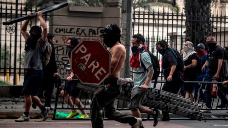 Chilenos lotam as ruas do país duas semanas após início dos protestos