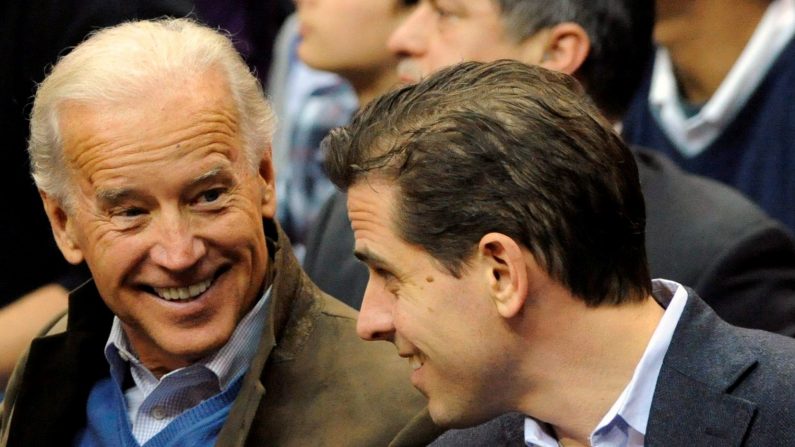 Joe Biden (Izq.) y Hunter Biden, hijo del ex vicepresidente y actual aspirante demócrata a la Presidencia de EE.UU., (Alexis C. Glenn/EFE/Archivo)