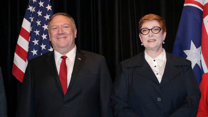 O secretário de Estado dos EUA, Mike Pompeo (E), e a ministra das Relações Exteriores da Austrália, Marise Payne (D), posam no parlamento do estado de Nova Gales do Sul em 4 de agosto de 2019 em Sydney, Austrália (Foto de Rick Rycroft - Pool / Getty Images)