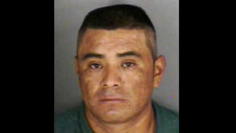 Robert Lopez, de 40 años, es buscado en relación con el caso. (Oficina del Sheriff del Condado de Collier)
