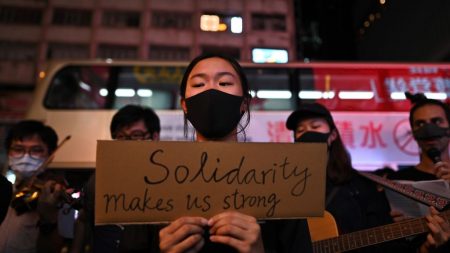 Hong Kong retira oficialmente lei de extradição que originou protestos