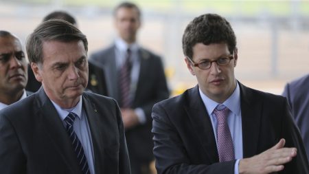 Bolsonaro: petróleo pode ter sido despejado «criminosamente»