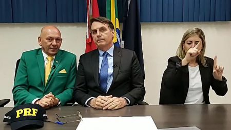 Bolsonaro diz que 13º do Bolsa Família estará na LOA a partir de 2020