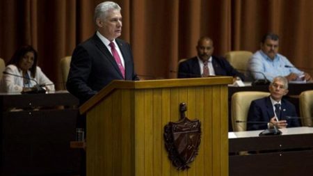 Díaz-Canel é escolhido como 1º presidente de Cuba após mais de 40 anos