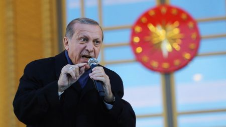 Erdogan muda de opinião e confirma reunião com vice-presidente americano