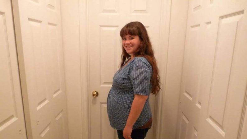 Emily Adams a 20 semanas de embarazo (Cortesía de Emily Adams)