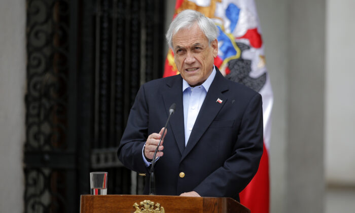 O presidente chileno, Sebastian Pinera, se dirige ao país em Santiago, em 26 de outubro de 2019 (Pedro Lopez / AFP via Getty Images)
