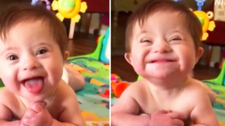 Menina adotiva com síndrome de Down sorri para nova mãe em vídeo emocionante que viraliza