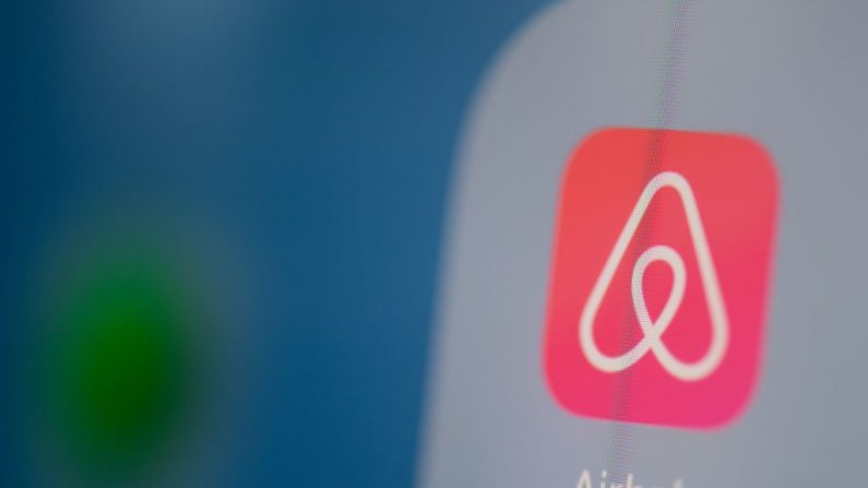 Logotipo de la aplicación Airbnb en una fotografía de archivo. (Martin Bureau/Getty Images)