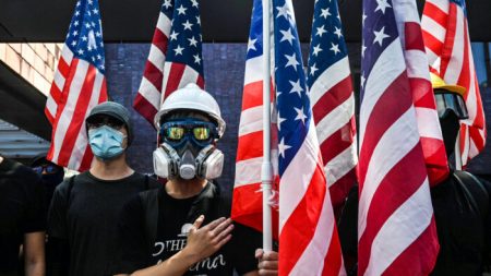 Trump recibe elogios bipartidistas por firmar proyecto que respalda a manifestantes de Hong Kong