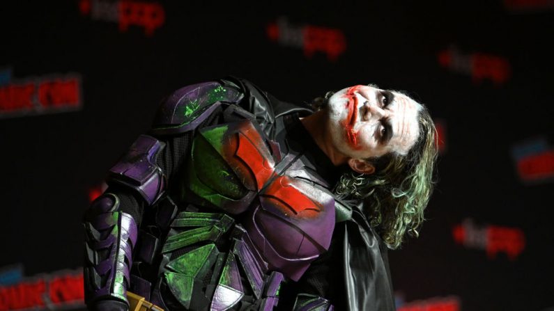 Un Joker posa en el escenario durante los Campeonatos de Cosplay de NYCC el 5 de octubre de 2019 en la ciudad de Nueva York. (Dia Dipasupil / Getty Images para ReedPOP)
