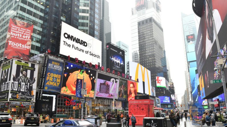 Una vista del cartel de Yext durante ONWARD19, Times Square el 29 de octubre de 2019 en la ciudad de Nueva York. (Foto de Craig Barritt/Getty Images)