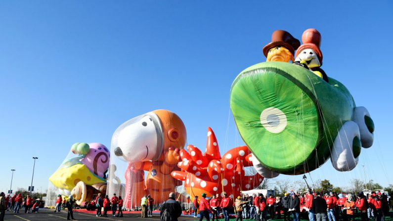 Los globos del 93º Desfile Anual del Día de Acción de Gracias de Macy's en el Estadio MetLife Eugene Gologursky/Getty Images para Macy's Inc.)