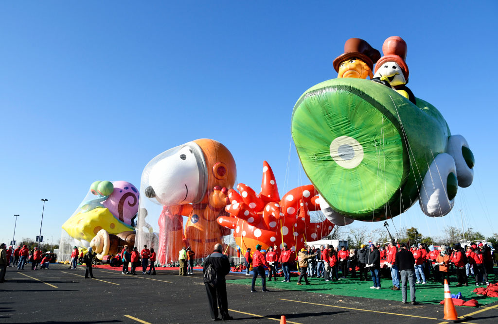 Los globos gigantes de Macy's desafiaron al viento en el desfile